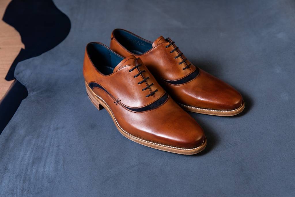 Scarpe da uomo rialzate: eleganza e praticità in un unico prodotto